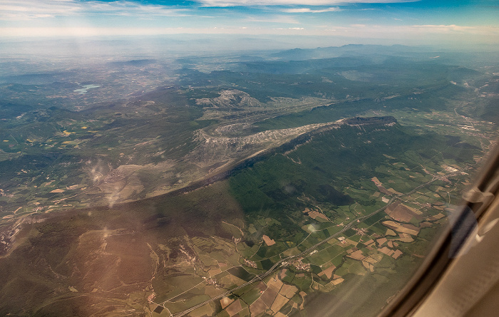 Navarra Sierra de Andía 2019-05-16 Flug DLH1892 München Franz Josef Strauß (MUC/EDDM) - Bilbao (BIO/LEBB) Embalse de Alloz Luftbild aerial photo