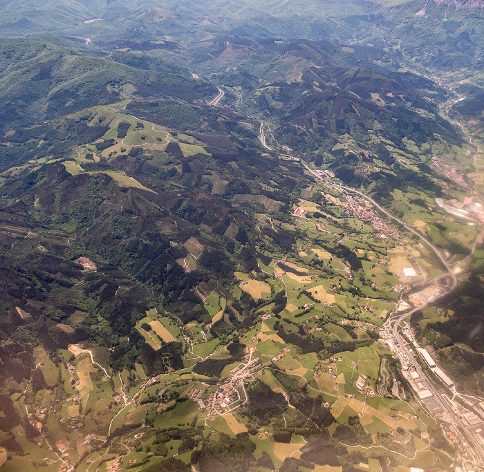 Baskenland Autovía del Norte A-1 2019-05-16 Flug DLH1892 München Franz Josef Strauß (MUC/EDDM) - Bilbao (BIO/LEBB) Idiazabal Olaberria Luftbild aerial photo