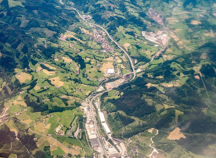 Baskenland Autovía del Norte A-1, Olaberria (unten), Idiazabal (oben) 2019-05-16 Flug DLH1892 München Franz Josef Strauß (MUC/EDDM) - Bilbao (BIO/LEBB) Luftbild aerial photo