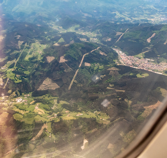 Baskenland Legazpi (rechts) 2019-05-16 Flug DLH1892 München Franz Josef Strauß (MUC/EDDM) - Bilbao (BIO/LEBB) Luftbild aerial photo