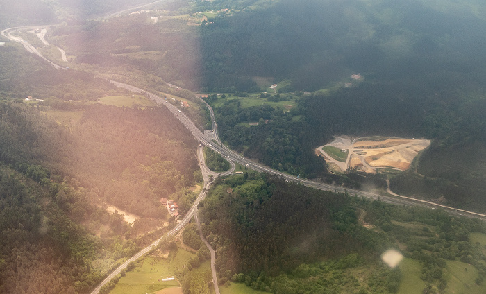 Baskenland Autopista del Cantábrico AP-8 2019-05-16 Flug DLH1892 München Franz Josef Strauß (MUC/EDDM) - Bilbao (BIO/LEBB) Luftbild aerial photo