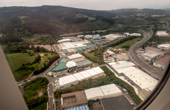 Autovía BI-631 (rechts), Carretera nacional N-637 (oben) Bilbao