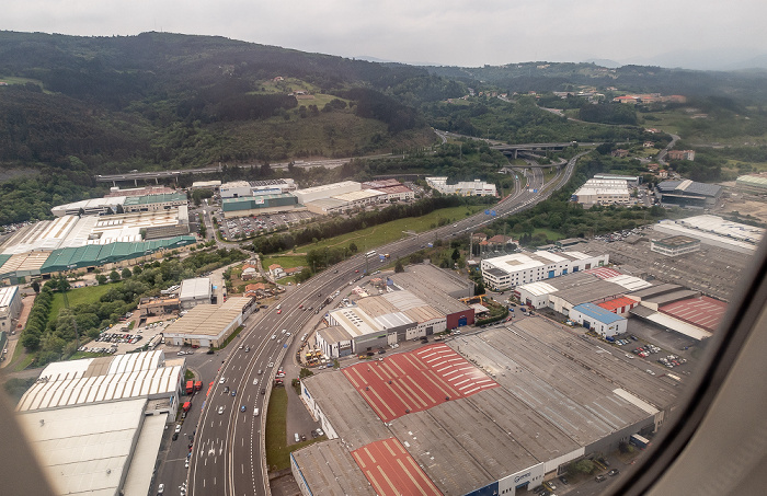 Autovía BI-631 (rechts), Carretera nacional N-637 (oben) Bilbao