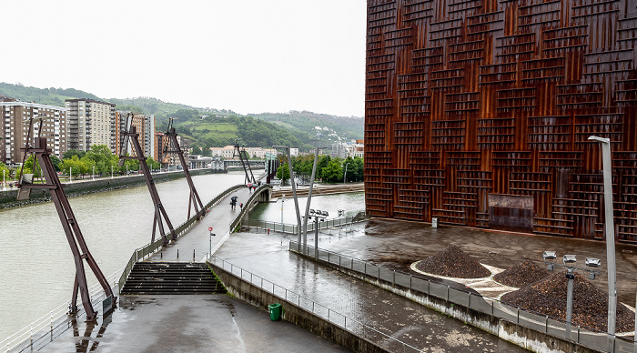 Blick von der Puente Euskalduna: Ría de Bilbao, Palacio Euskalduna de Congresos y de la Música