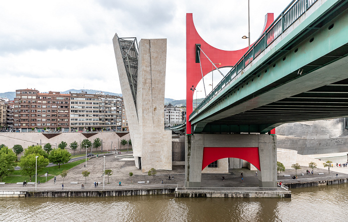Bilbao Abando: Torre de La Salve und der Puente de La Salve Guggenheim-Museum Bilbao Ría de Bilbao