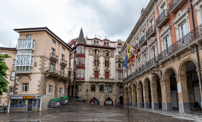 Casco Viejo: Plaza del Solar - Casa consistorial de Portugalete (rechts)