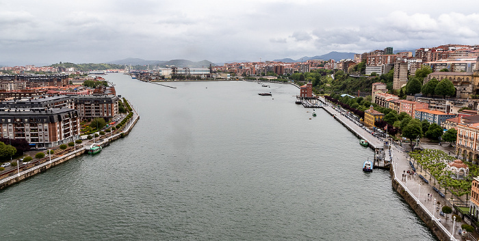 Portugalete Blick von der Schwebefähre Puente de Vizcaya (Puente Colgante): Ría de Bilbao