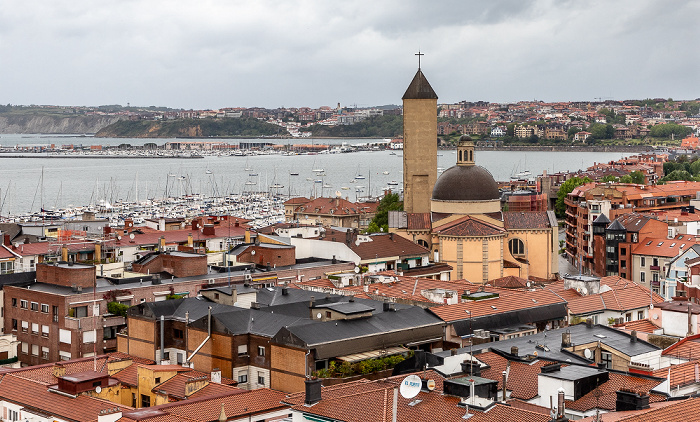 Portugalete Blick von der Schwebefähre Puente de Vizcaya (Puente Colgante): Stadtteil Las Arenas der Gemeinde Getxo