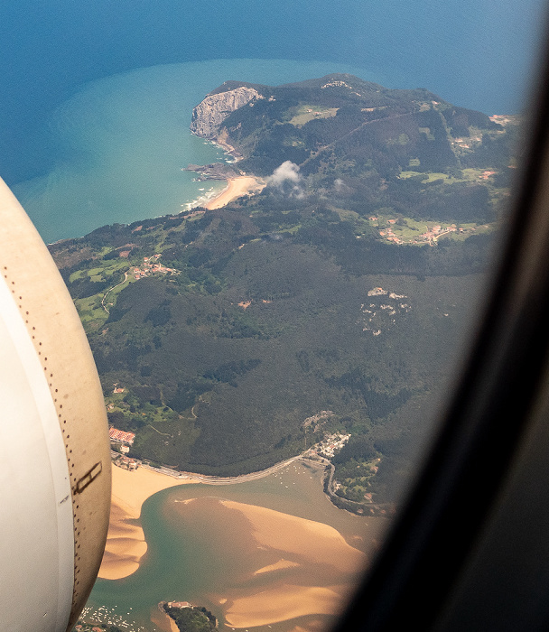 Baskenland Golf von Biskaya, Mundaka (unten) 2019-05-20 Flug DLH1893 Bilbao (BIO/LEBB) - München Franz Josef Strauß (MUC/EDDM) Luftbild aerial photo