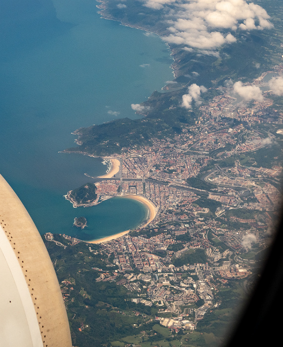 Baskenland Golf von Biskaya, Donostia-San Sebastián mit der Bahía de La Concha und der Isla de Santa Clara 2019-05-20 Flug DLH1893 Bilbao (BIO/LEBB) - München Franz Josef Strauß (MUC/EDDM) Luftbild aerial photo