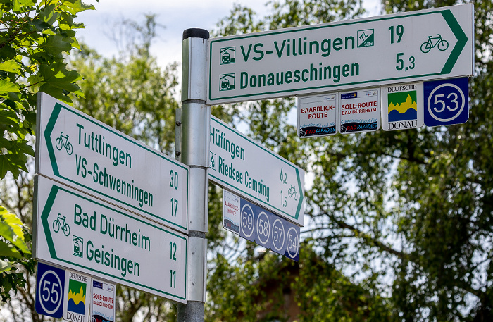 Donaubrücke: Radwegweiser Pfohren