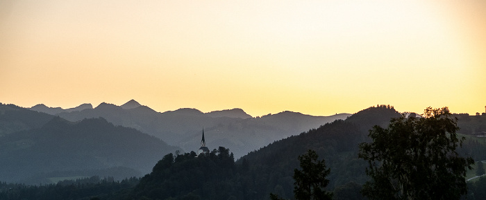 Ebbs Blick aus dem Hotel Sattlerwirt: Chiemgauer Alpen Wallfahrtskirche hl. Nikolaus (St. Nikolausberg)