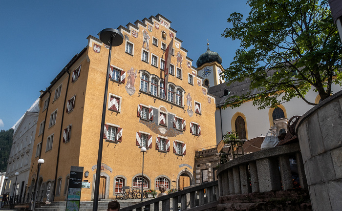 Altstadt: Unterer Stadtplatz mit Rathaus Kufstein und Stadtpfarrkirche Kufstein