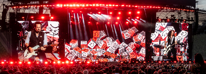Olympiastadion: Bon Jovi München John Shanks (links), Phil X (rechts)
