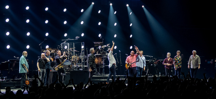 Olympiahalle: Mark Knopfler München Jim Cox, John McCusker, Mike McGoldrick, Graeme Blevins, Glenn Worf, Ian Thomas, Mark Knopfler, Tom Walsh, Richard Bennett, Guy Fletcher, Danny Cummings