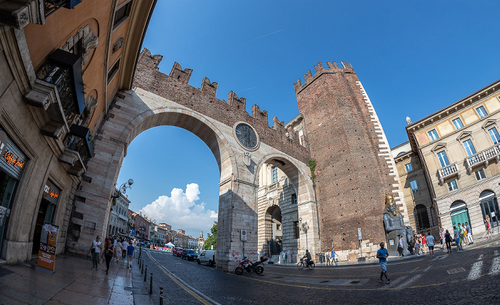 Verona Centro Storico (Altstadt): Portoni della Bra Piazza Bra