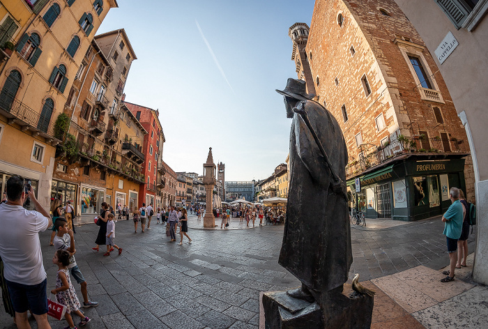 Centro Storico (Altstadt): Piazza delle Erbe Verona