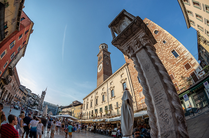 Verona Centro Storico (Altstadt): Piazza delle Erbe Torre dei Lamberti