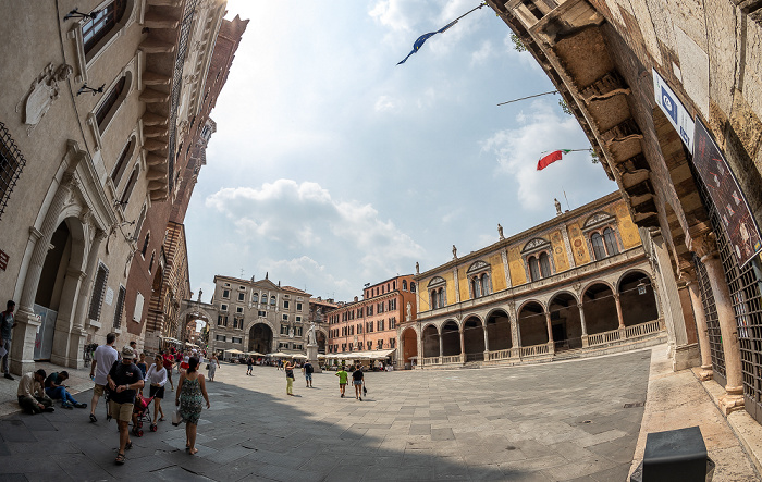 Centro Storico (Altstadt): Piazza dei Signori Verona