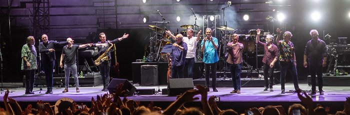 Arena di Verona: Mark Knopfler Verona Jim Cox, Mike McGoldrick, John McCusker, Graeme Blevins, Mark Knopfler, Ian Thomas, Glenn Worf, Tom Walsh, Richard Bennett, Guy Fletcher, Danny Cummings