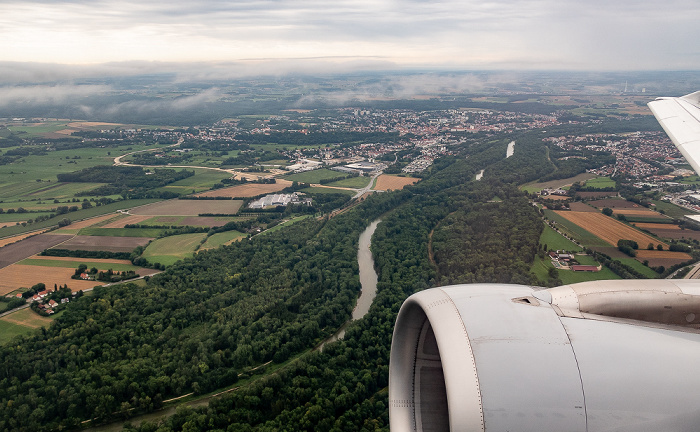 Bayern - Landkreis Freising: Freising 2019-08-10 Flug DLH2510 München Franz Josef Strauß (MUC/EDDM) - Birmingham (BHX/EGBB) Isarauen Luftbild aerial photo