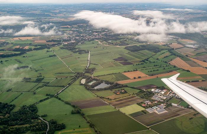 Bayern - Landkreis Freising: Freising 2019-08-10 Flug DLH2510 München Franz Josef Strauß (MUC/EDDM) - Birmingham (BHX/EGBB) Moosach Moosach-Weiher Pulling Luftbild aerial photo