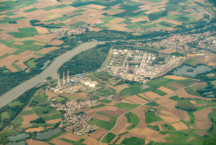 Bayern - Landkreis Pfaffenhofen an der Ilm: Donau 2019-08-10 Flug DLH2510 München Franz Josef Strauß (MUC/EDDM) - Birmingham (BHX/EGBB) Bayernoil Raffinerie Vohburg Irsching Kraftwerk Irsching Menning Vohburg an der Donau Luftbild aerial photo