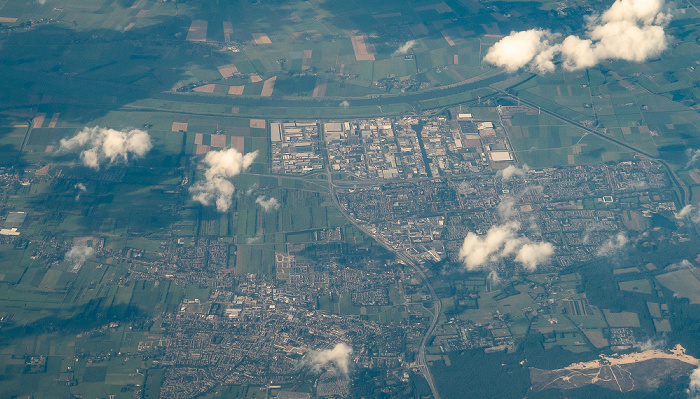 Provinz Noord-Brabant Waalwijk, Kaatsheuvel (unten) 2019-08-10 Flug DLH2510 München Franz Josef Strauß (MUC/EDDM) - Birmingham (BHX/EGBB) Luftbild aerial photo