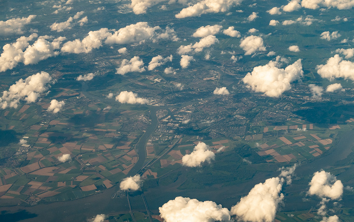 Provinz Zuid-Holland Dordrecht, Dordtsche Kil (Rhein) 2019-08-10 Flug DLH2510 München Franz Josef Strauß (MUC/EDDM) - Birmingham (BHX/EGBB) Brug Hollandsch Diep Hollandsch Diep Moerdijkbrug Moerdijkspoorbrug Rijksweg A16 Luftbild aerial photo