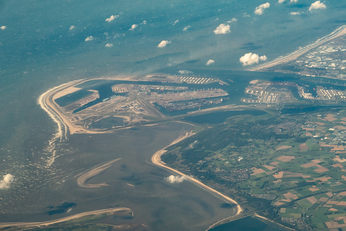 Provinz Zuid-Holland Nordsee, Maasvlakte (Rotterdam) 2019-08-10 Flug DLH2510 München Franz Josef Strauß (MUC/EDDM) - Birmingham (BHX/EGBB) Deltageul Haringvlietdam Nieuwe Waterweg Scheur Voorne-Putten Westland Luftbild aerial photo