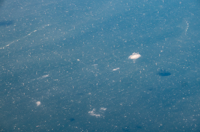 Großbritannien Nordsee mit Offshore-Windpark 2019-08-10 Flug DLH2510 München Franz Josef Strauß (MUC/EDDM) - Birmingham (BHX/EGBB) Luftbild aerial photo