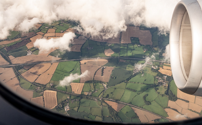 Warwickshire Motorway M6, Trent Valley Line (unten) 2019-08-10 Flug DLH2510 München Franz Josef Strauß (MUC/EDDM) - Birmingham (BHX/EGBB) Luftbild aerial photo