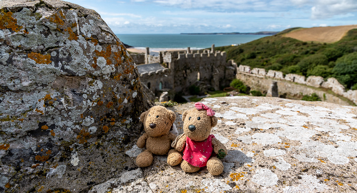 Manorbier Castle: Teddy und Teddine Manorbier Bay Manorbier Beach