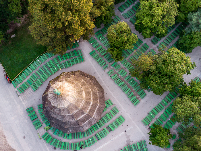 München Englischer Garten: Biergarten Chinesischer Turm, Chinesischer Turm Luftbild aerial photo