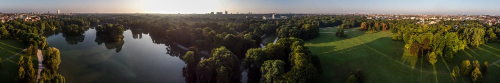 München Englischer Garten: Kleinhesseloher See Luftbild aerial photo