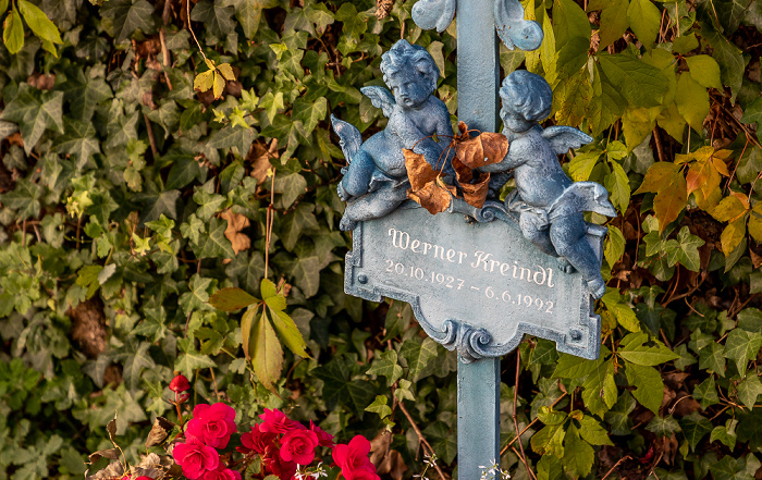 München Bogenhauser Friedhof (Friedhof St. Georg): Grabmal von Werner Kreindl Bogenhausen