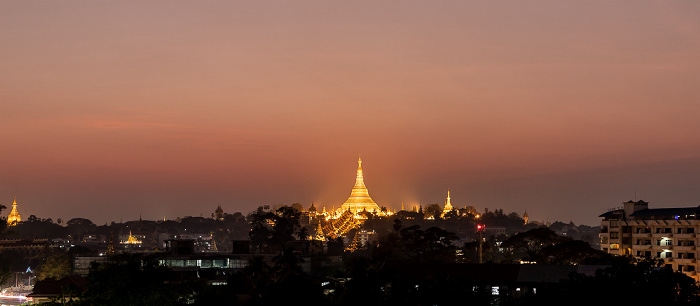 Blick aus dem Beauty Land Hotel: Shwedagon-Pagode Yangon
