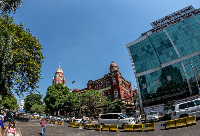 Maha Bandula Garden Street (ehem. Barr Street): High Court of Yangon Region (links), Myanma Foreign Trade Bank