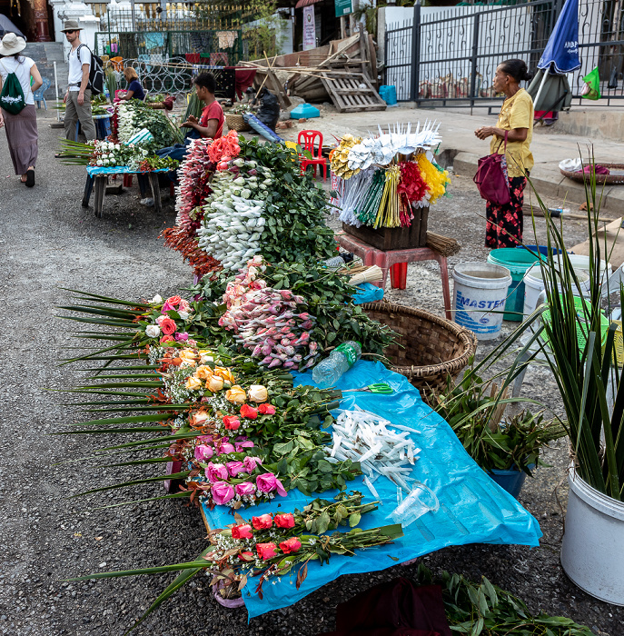 Yangon Gyar Tawya Street: Blumenstand