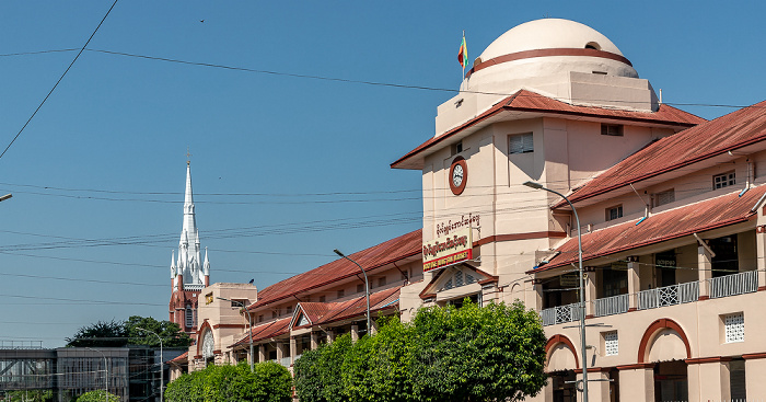 Yangon Bo Gyoke Road: Bogyoke Aung San Market (ehem. Scott's Market) Holy Trinity Anglican Church