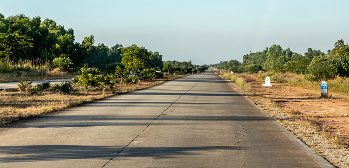 Bago-Region Fahrt Kyaikto - Taungoo: Yangon-Mandalay Expressway