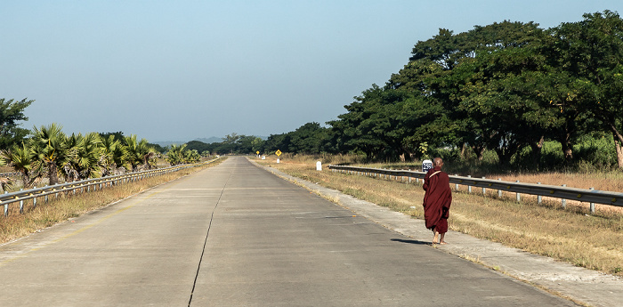 Fahrt Taungoo - Naypyidaw: Yangon-Mandalay Expressway Bago-Region