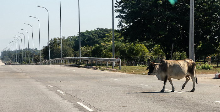 Shwepyitawin Road Naypyidaw