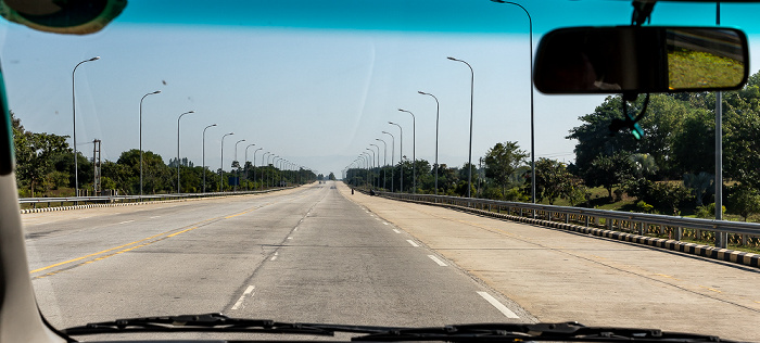 Shwepyitawin Road Naypyidaw