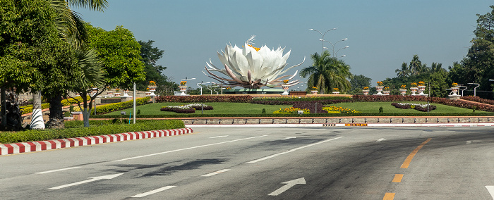 Yarza Thingaha Road, Yarza Thingaha Roundabout Naypyidaw
