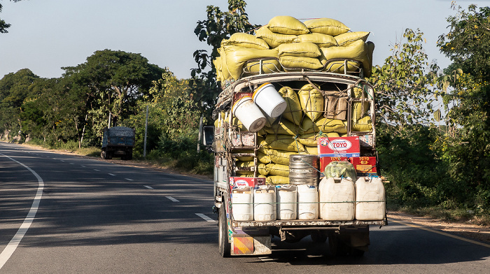 Fahrt Naypyidaw - Kalaw: Yangon-Mandalay Highway Unionsterritorium Naypyidaw