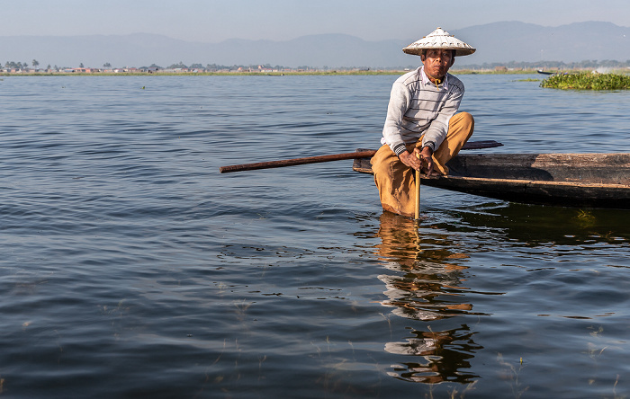 Inle-See Intha-Fischer (Einbeinruderer)