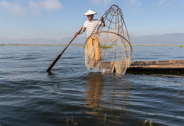 Inle-See Intha-Fischer (Einbeinruderer)