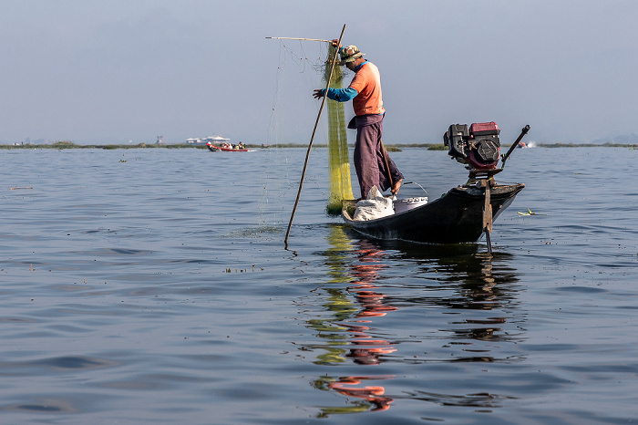 Inle-See Intha-Fischer (Einbeinruderer)