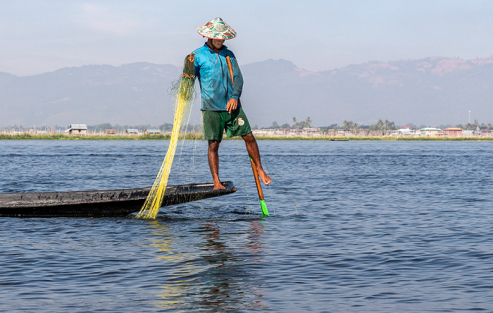 Inle-See Intha-Fischer (Einbeinruderer)